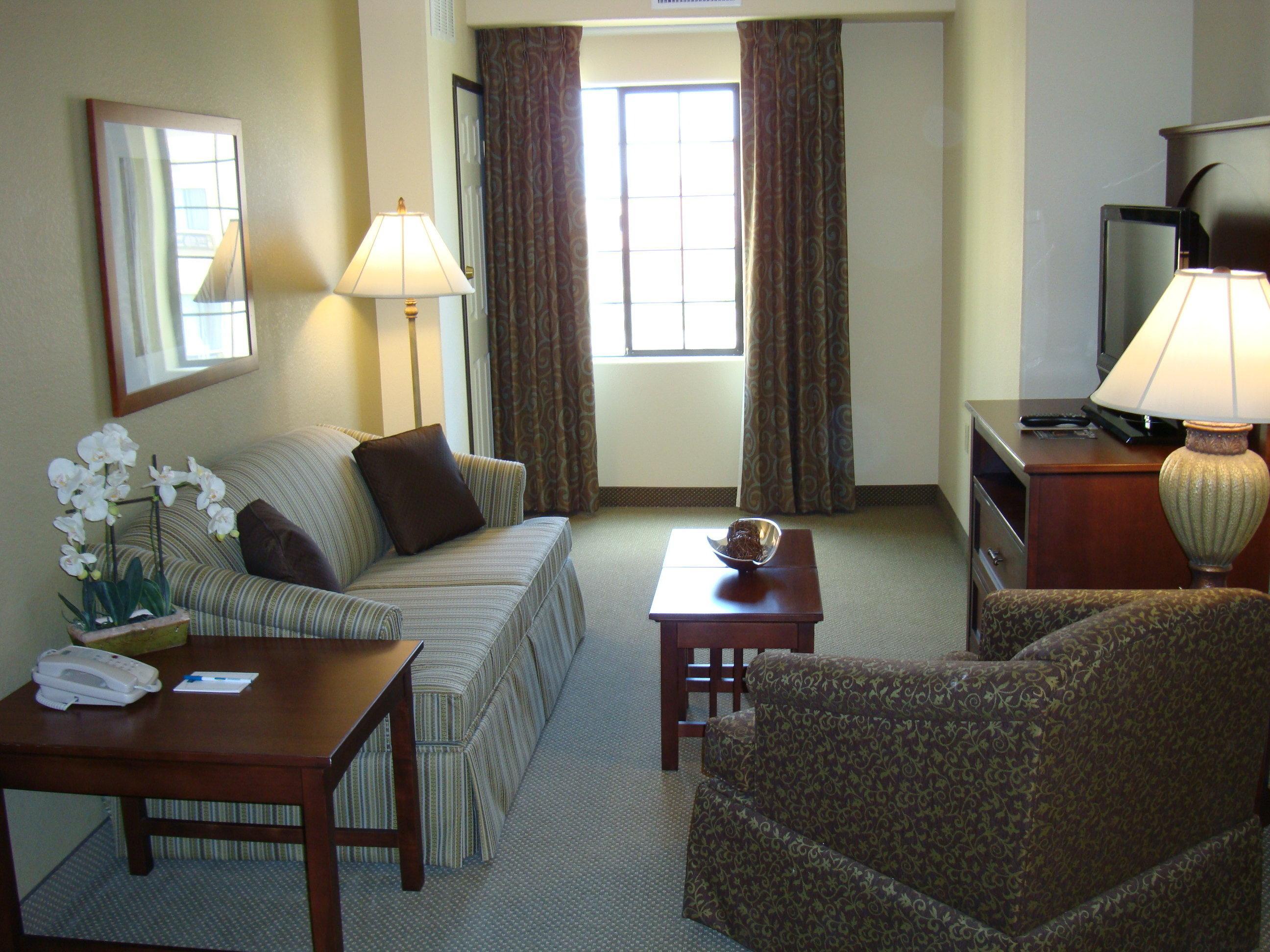 Staybridge Suites Phoenix Glendale Sports Dist By Ihg Room photo
